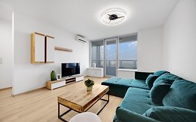 Apartman V III Veziach S Vyhladom, Pri Stadione A S Garazou Zadarmo